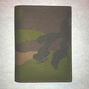 NWOT Men’s Coach Camo Passport Wallet